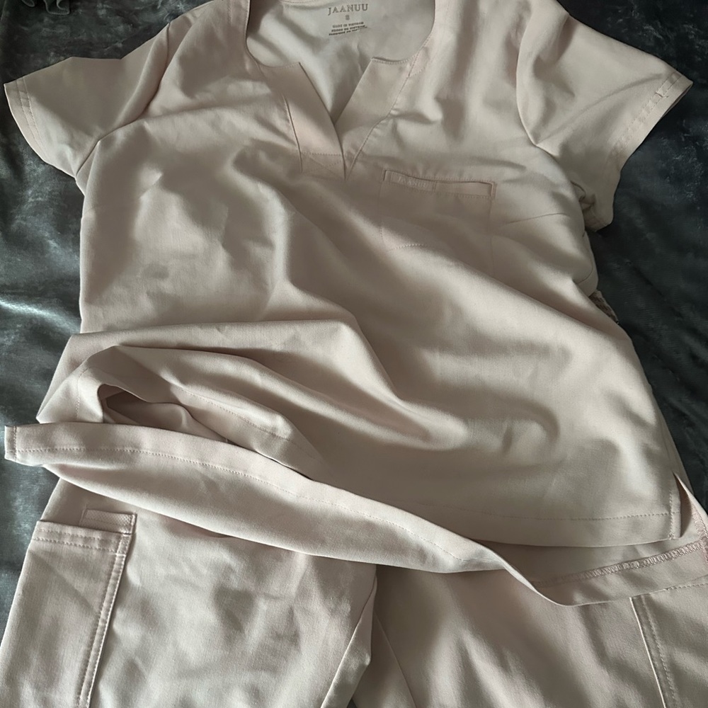 Jaanuu Scrub Top & Jogger Set | Blushing Pink